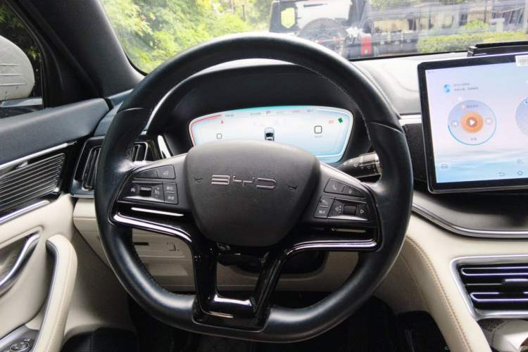 Used BYD Song PLUS New Energy 2023 Champion Edition EV 520KM Luxury Model Steering Wheel