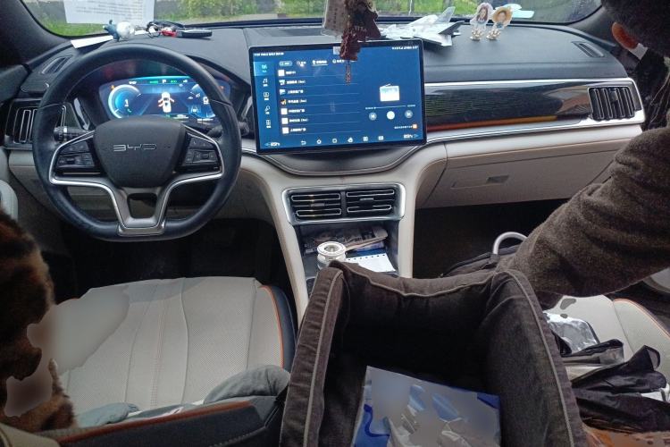 Used BYD Song PLUS New Energy 2023 Champion Edition EV 605KM Flagship PLUS Center Console