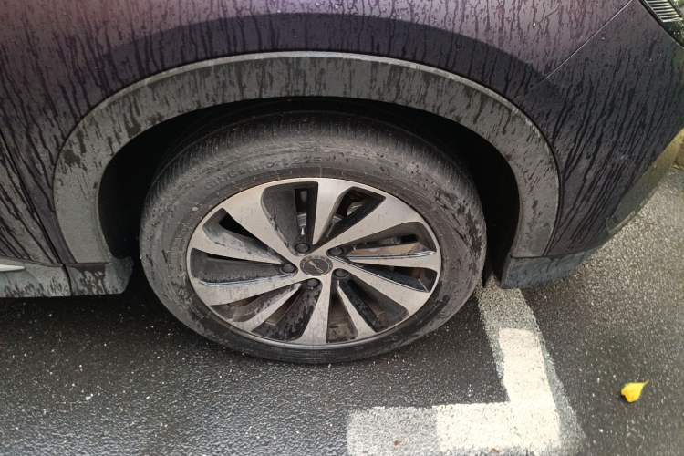Used BYD Song PLUS New Energy 2023 Champion Edition EV 605KM Flagship PLUS Right Front Wheel Hub