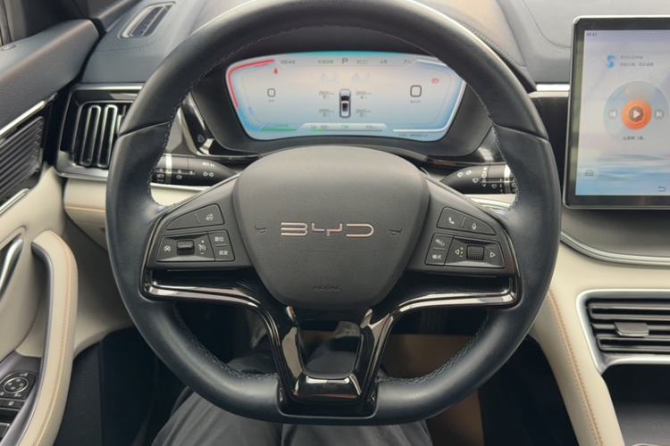 Used BYD Song PLUS New Energy 2023 Champion Edition EV 520KM Luxury Model Steering Wheel
