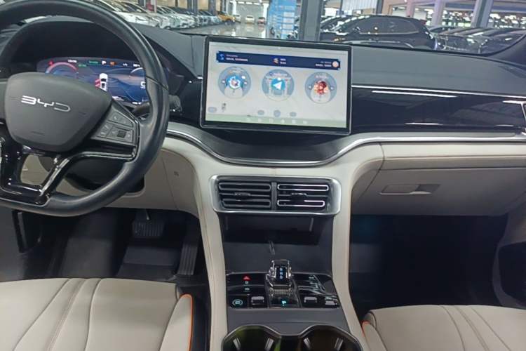 Used BYD Song PLUS New Energy 2023 Champion Edition EV 520KM Luxury Model Audio And AC Panel