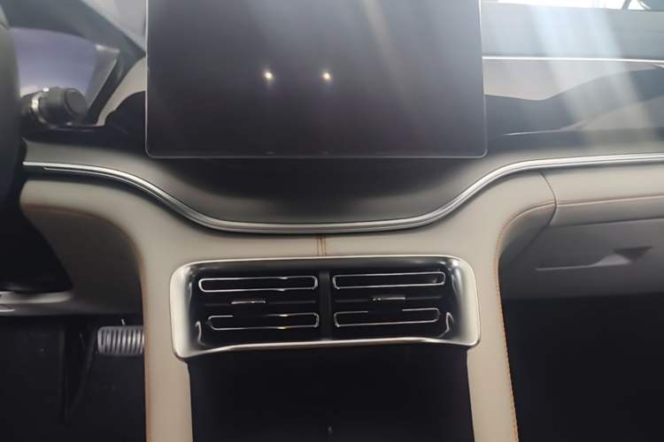Used BYD Song PLUS New Energy 2023 Champion Edition DM-i 150KM Flagship PLUS Audio And AC Panel