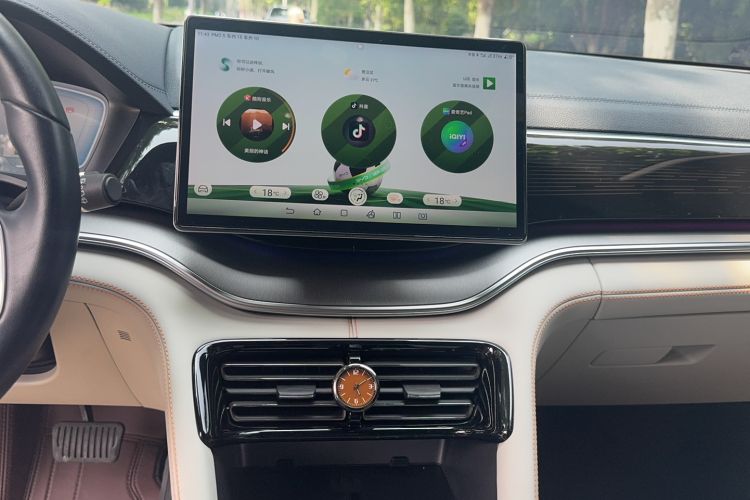 Used BYD Song PLUS New Energy 2023 Champion Edition EV 520KM Flagship Model Audio And AC Panel