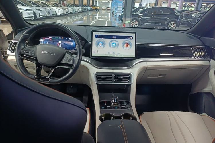 Used BYD Song PLUS New Energy 2023 Champion Edition EV 520KM Luxury Model Center Console