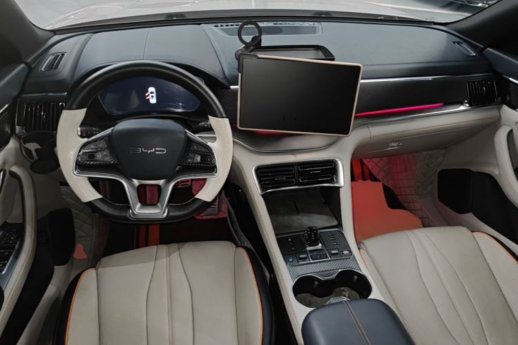 Used BYD Song PLUS New Energy 2023 Champion Edition DM-i 150KM Flagship PLUS Center Console