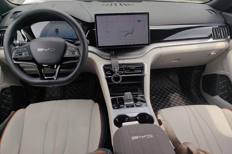 Used BYD Song PLUS New Energy 2023 Champion Edition DM-i 110KM Flagship PLUS Center Console