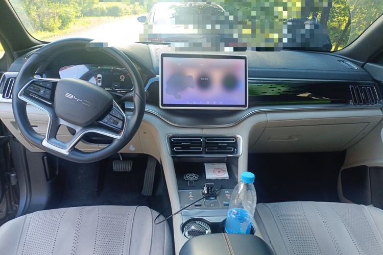 Used BYD Song PLUS New Energy 2023 Champion Edition EV 520KM Flagship Model Center Console