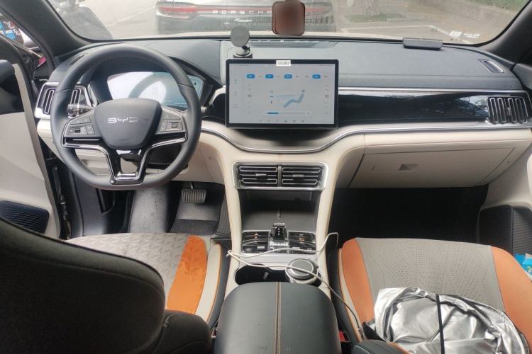 Used BYD Song PLUS New Energy 2023 Champion Edition DM-i 110KM Flagship Model Center Console