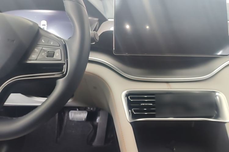 Used BYD Song PLUS New Energy 2023 Champion Edition DM-i 150KM Flagship PLUS Center Console