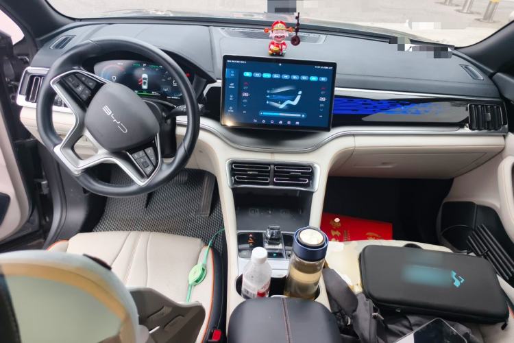 Used BYD Song PLUS New Energy 2023 Champion Edition EV 520KM Flagship Model Center Console