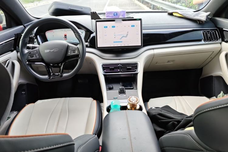 Used BYD Song PLUS New Energy 2023 Champion Edition EV 520KM Prestige Model Center Console