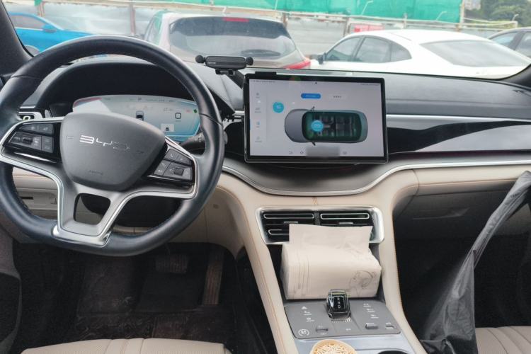 Used BYD Song PLUS New Energy 2023 Champion Edition DM-i 110KM Flagship PLUS Center Console