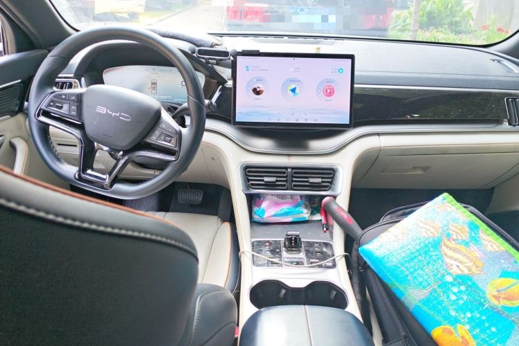 Used BYD Song PLUS New Energy 2023 Champion Edition DM-i 110KM Flagship Model Center Console