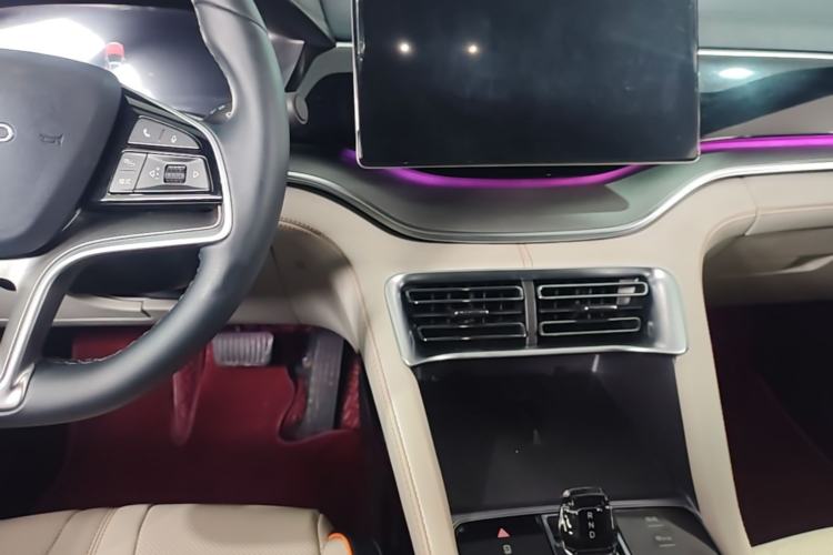 Used BYD Song PLUS New Energy 2023 Champion Edition DM-i 110KM Flagship PLUS Center Console