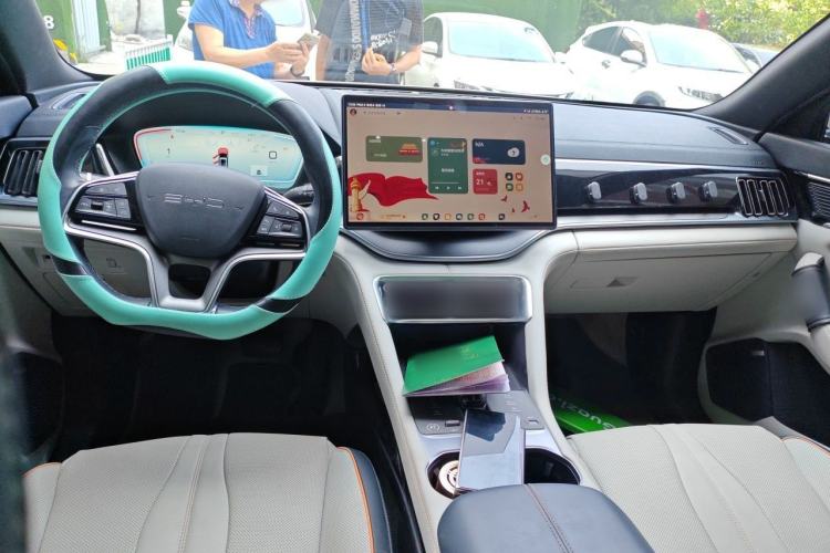 Used BYD Song PLUS New Energy 2023 Champion Edition DM-i 150KM Flagship PLUS 5G Center Console