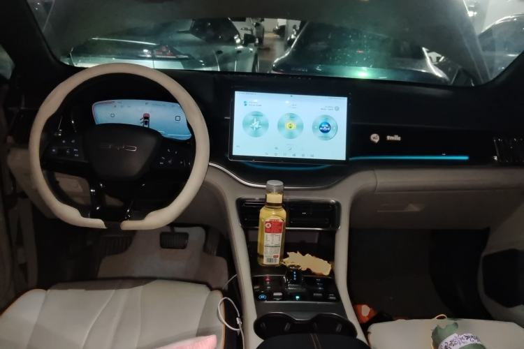 Used BYD Song PLUS New Energy 2023 Champion Edition DM-i 110KM Flagship Model Center Console