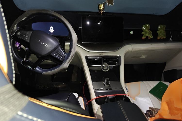 Used BYD Song PLUS New Energy 2023 Champion Edition EV 520KM Luxury Model Center Console