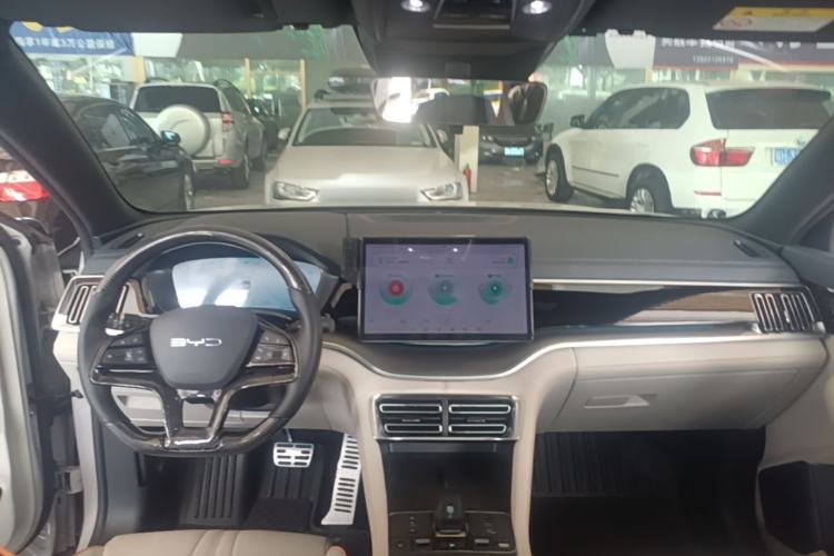 Used BYD Song PLUS New Energy 2023 Champion Edition DM-i 110KM Flagship Model Center Console