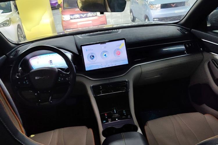 Used BYD Song PLUS New Energy 2023 Champion Edition EV 520KM Luxury Model Center Console