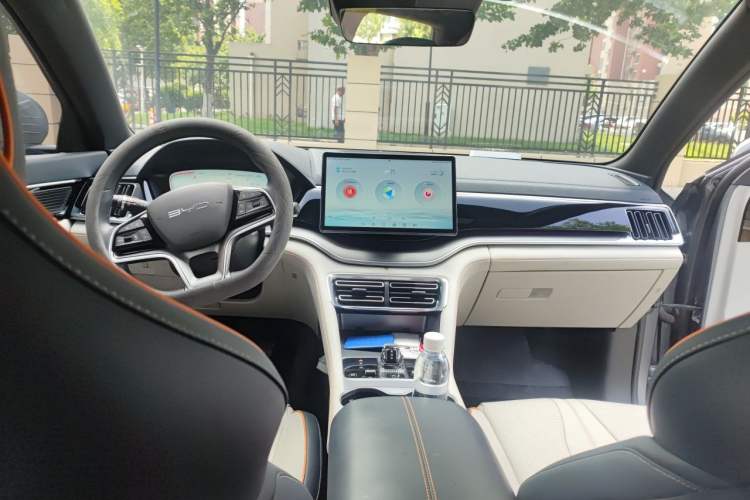 Used BYD Song PLUS New Energy 2023 Champion Edition DM-i 110KM Flagship PLUS Center Console