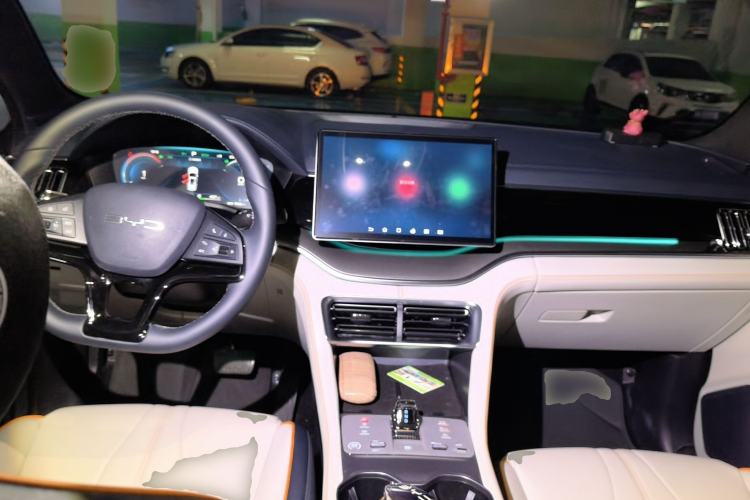 Used BYD Song PLUS New Energy 2023 Champion Edition DM-i 110KM Flagship Model Center Console