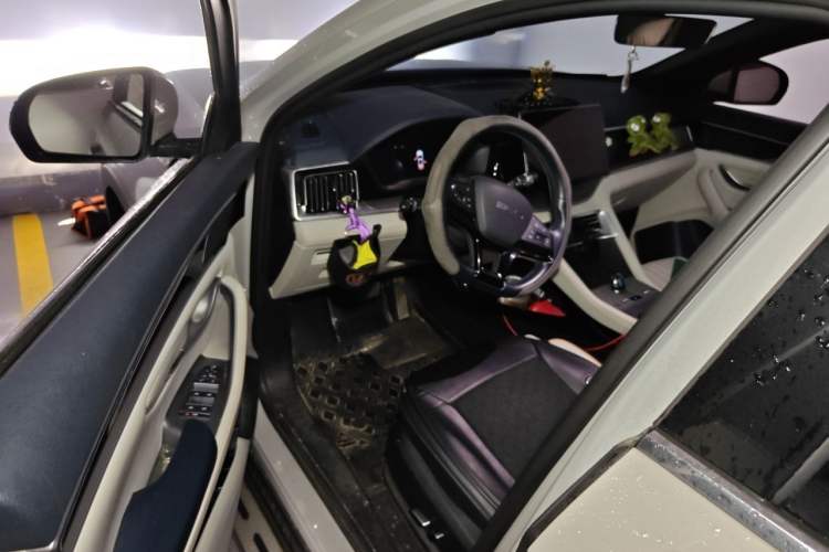 Used BYD Song PLUS New Energy 2023 Champion Edition EV 520KM Luxury Model Driver Seat