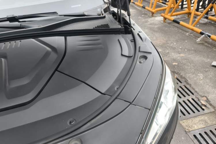 Used BYD Song PLUS New Energy 2023 Champion Edition EV 520KM Prestige Model Engine Bay Left