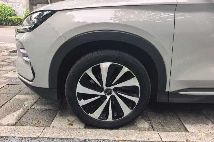 Used BYD Song PLUS New Energy 2023 Champion Edition DM-i 150KM Flagship PLUS Exterior 4