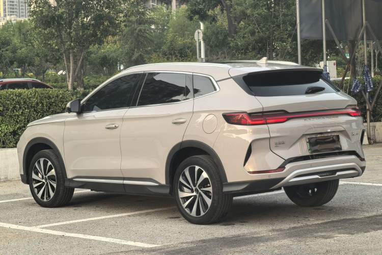 Used BYD Song PLUS New Energy 2023 Champion Edition EV 520KM Flagship Model Exterior 5