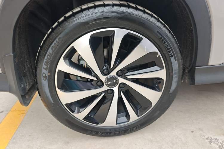 Used BYD Song PLUS New Energy 2023 Champion Edition EV 520KM Prestige Model Exterior 5