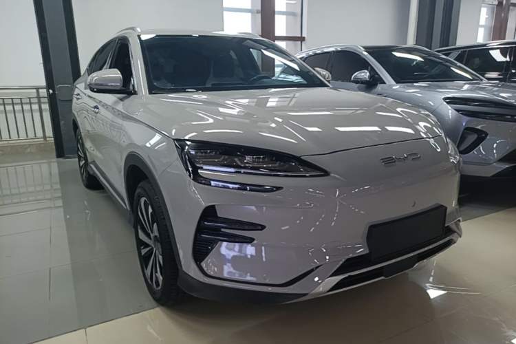Used BYD Song PLUS New Energy 2023 Champion Edition EV 520KM Luxury Model Front Right 45 Deg