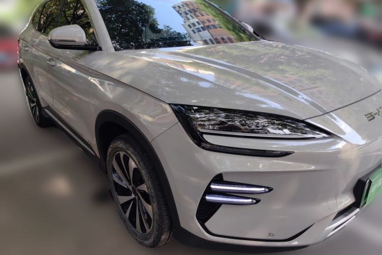 Used BYD Song PLUS New Energy 2023 Champion Edition EV 520KM Luxury Model Front Right 45 Deg