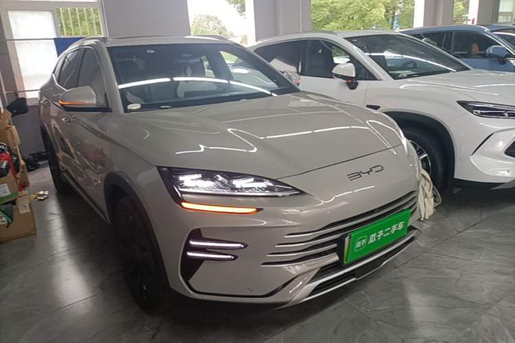 Used BYD Song PLUS New Energy 2023 Champion Edition DM-i 110KM Flagship Model Front Right 45 Deg