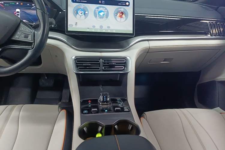 Used BYD Song PLUS New Energy 2023 Champion Edition EV 520KM Luxury Model Gear Lever