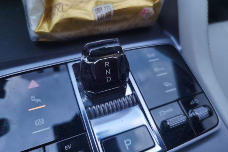 Used BYD Song PLUS New Energy 2023 Champion Edition DM-i 150KM Flagship PLUS Gear Lever