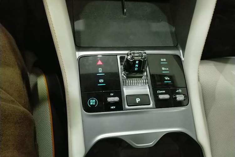 Used BYD Song PLUS New Energy 2023 Champion Edition DM-i 110KM Flagship PLUS Gear Lever