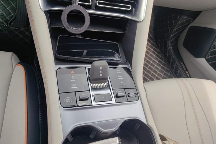 Used BYD Song PLUS New Energy 2023 Champion Edition DM-i 110KM Flagship PLUS Gear Lever