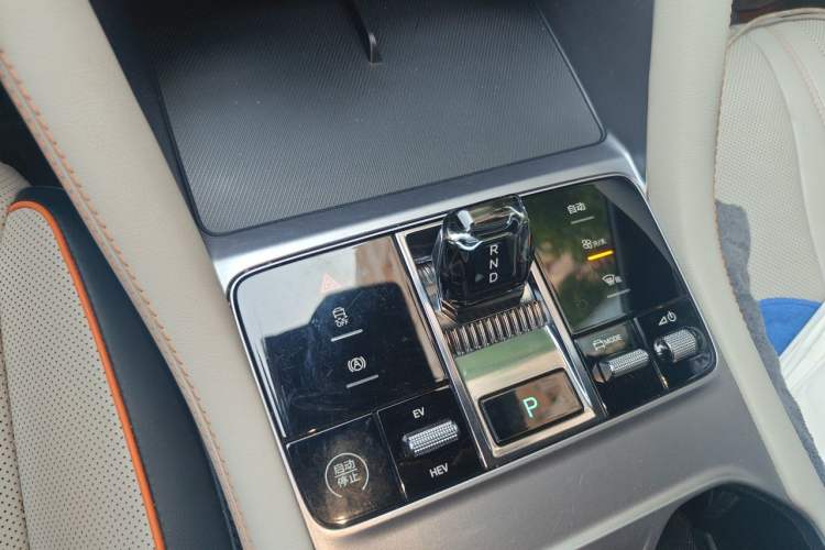 Used BYD Song PLUS New Energy 2023 Champion Edition DM-i 110KM Flagship PLUS Gear Lever