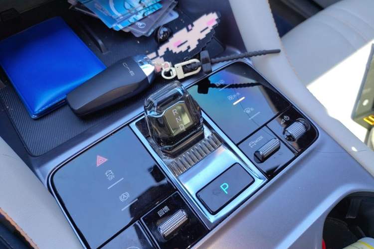Used BYD Song PLUS New Energy 2023 Champion Edition EV 520KM Prestige Model Gear Lever