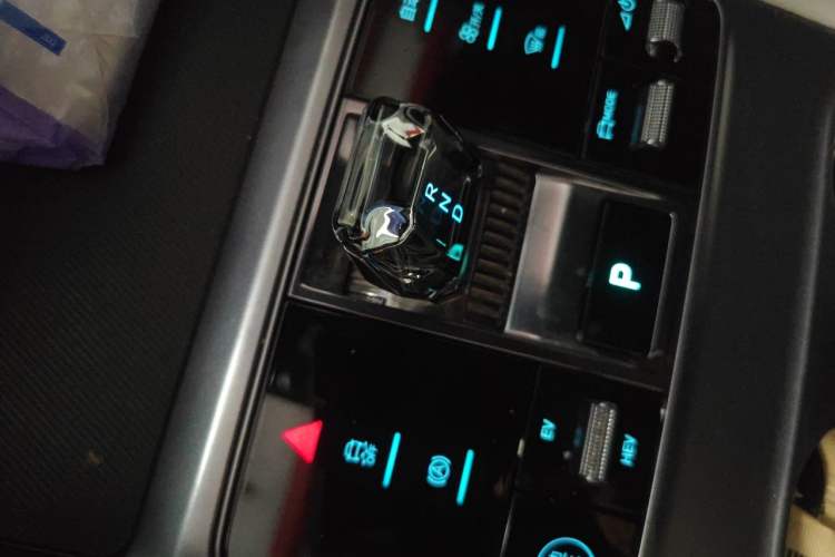 Used BYD Song PLUS New Energy 2023 Champion Edition DM-i 110KM Flagship Model Gear Lever