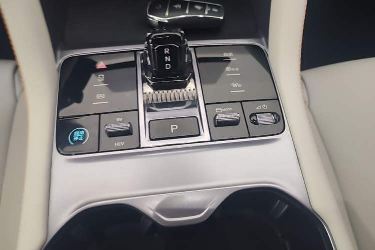 Used BYD Song PLUS New Energy 2023 Champion Edition DM-i 150KM Flagship PLUS Gear Lever