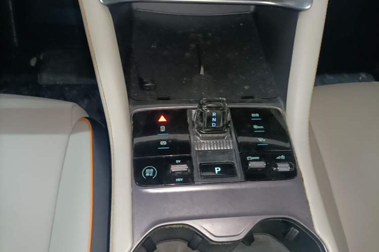 Used BYD Song PLUS New Energy 2023 Champion Edition DM-i 110KM Flagship Model Gear Lever