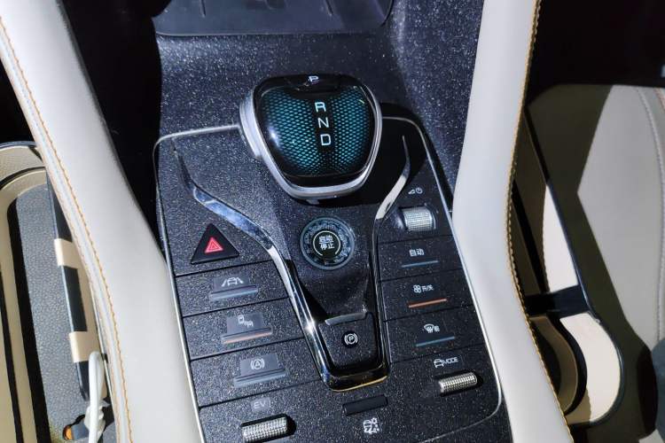 Used BYD Song PLUS New Energy 2023 Champion Edition DM-i 150KM Flagship PLUS Gear Lever