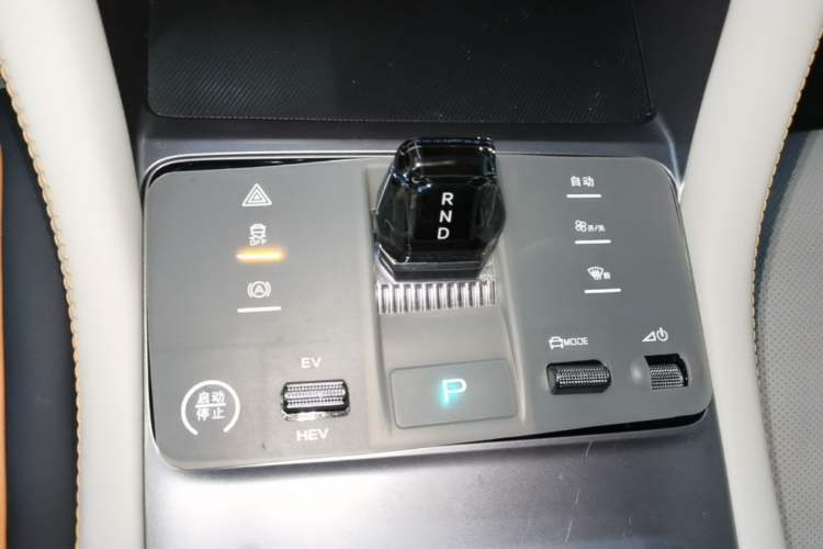 Used BYD Song PLUS New Energy 2023 Champion Edition DM-i 150KM Flagship PLUS Gear Lever