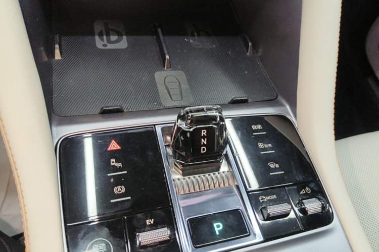 Used BYD Song PLUS New Energy 2023 Champion Edition DM-i 150KM Flagship PLUS Gear Lever