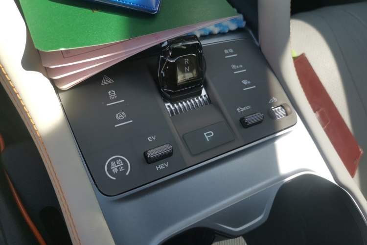 Used BYD Song PLUS New Energy 2023 Champion Edition DM-i 110KM Flagship PLUS Gear Lever