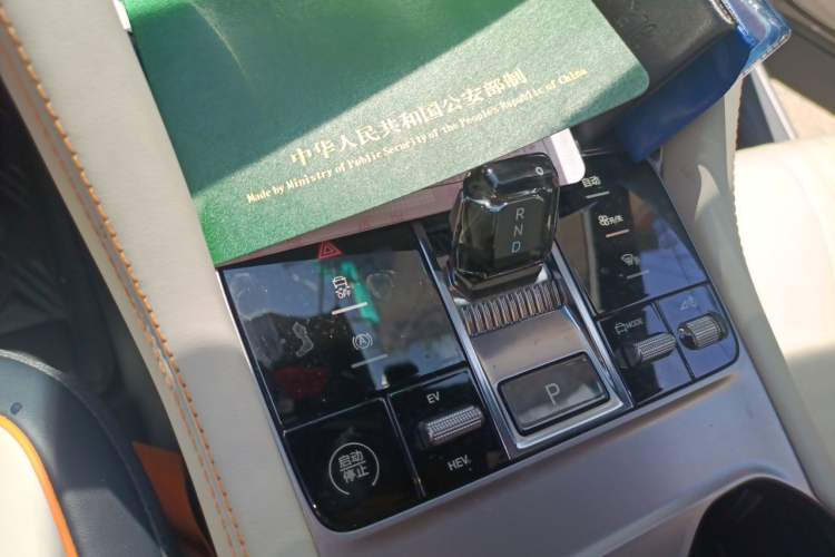 Used BYD Song PLUS New Energy 2023 Champion Edition DM-i 110KM Flagship Model Gear Lever