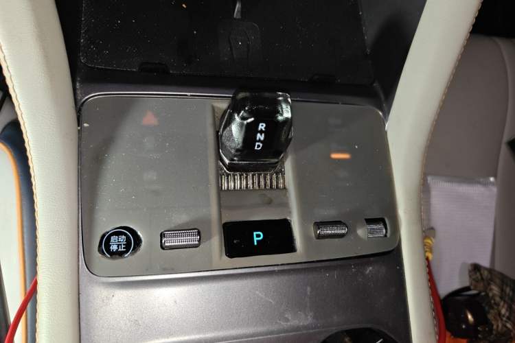 Used BYD Song PLUS New Energy 2023 Champion Edition EV 520KM Luxury Model Gear Lever