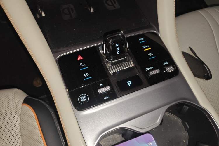 Used BYD Song PLUS New Energy 2023 Champion Edition DM-i 150KM Flagship PLUS Gear Lever