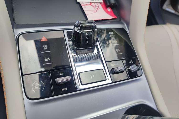 Used BYD Song PLUS New Energy 2023 Champion Edition DM-i 110KM Flagship PLUS Gear Lever